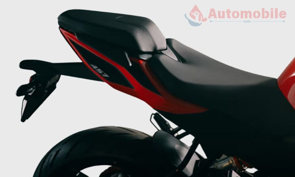 aprilia tuono 457 seat